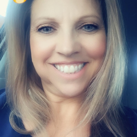 Meet your Posher, Jennifer - Picture 1 of 1